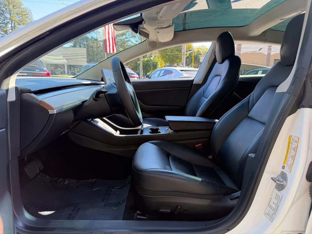Tesla Model 3 photo 25