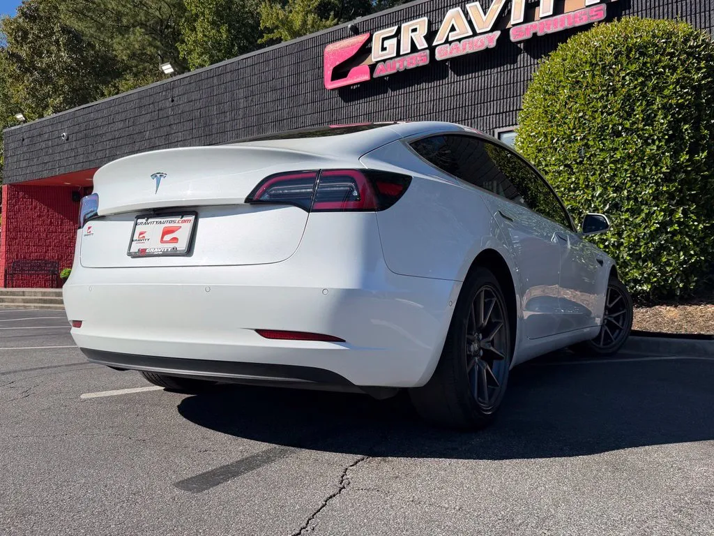 Tesla Model 3 photo 13