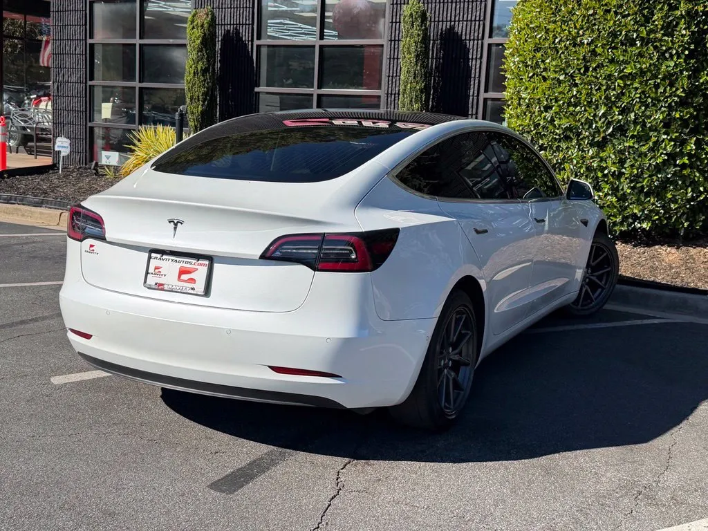 Tesla Model 3 photo 12
