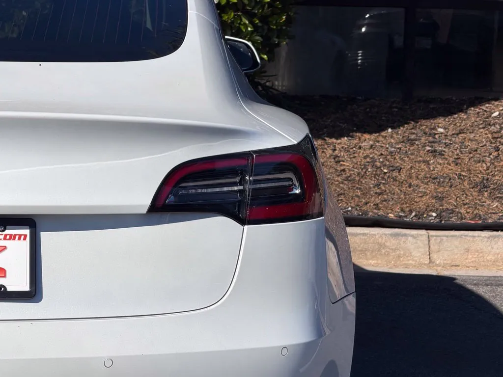 Tesla Model 3 photo 16