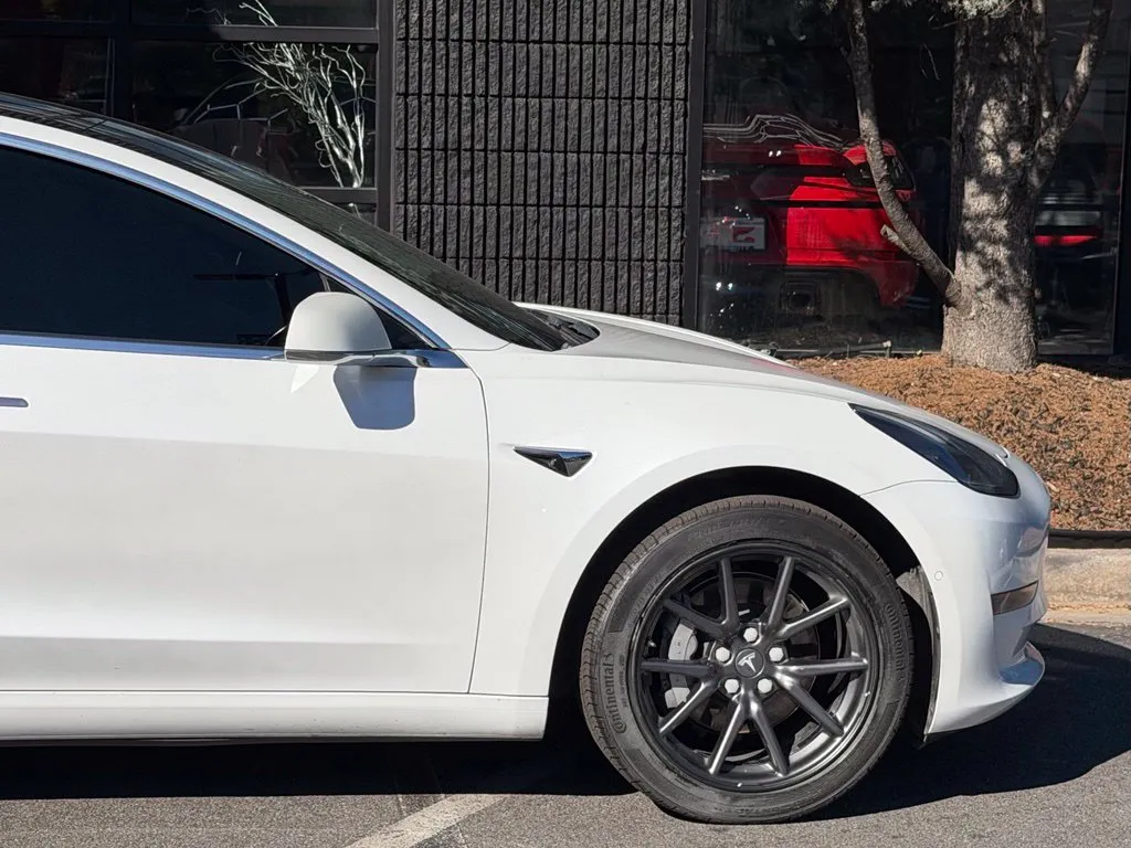 Tesla Model 3 photo 23