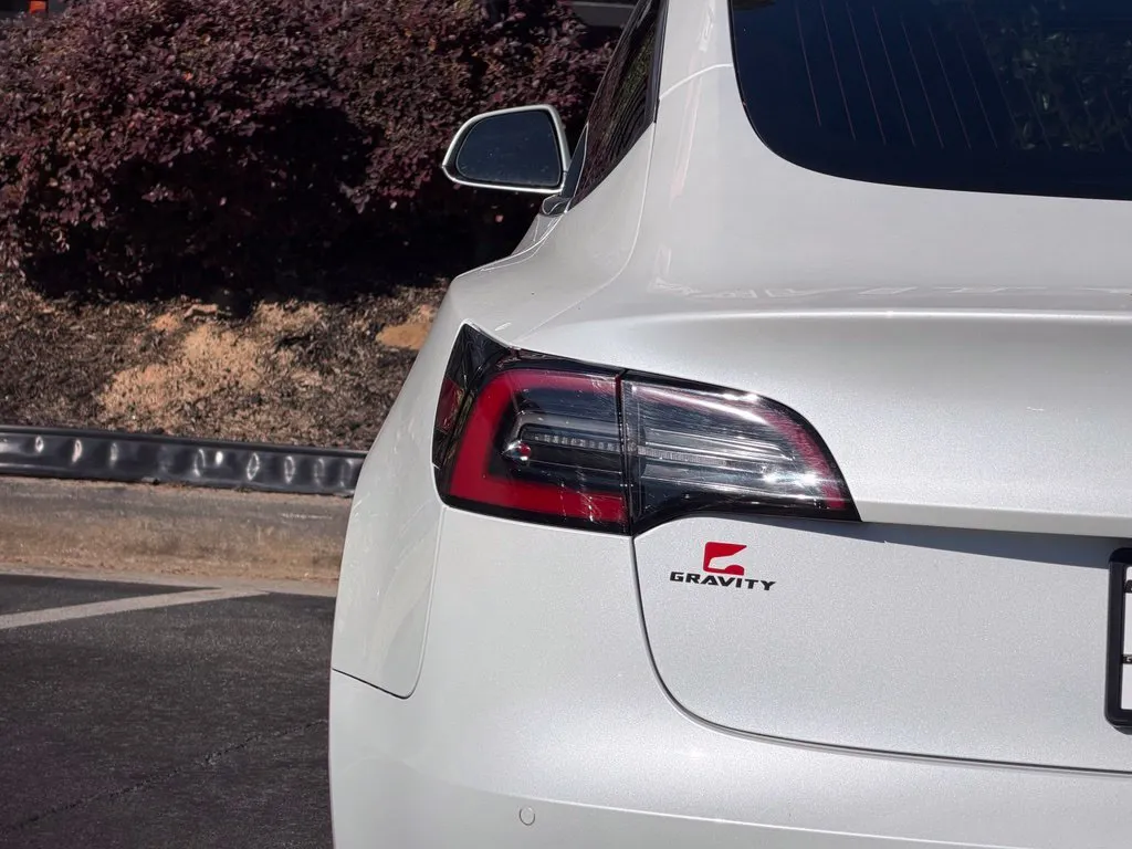 Tesla Model 3 photo 15