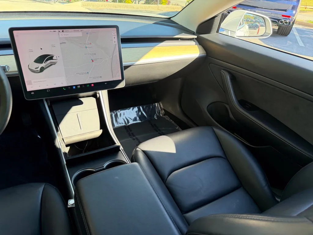 Tesla Model 3 photo 42
