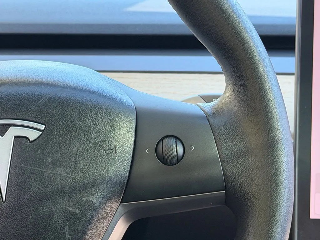 Tesla Model 3 photo 45