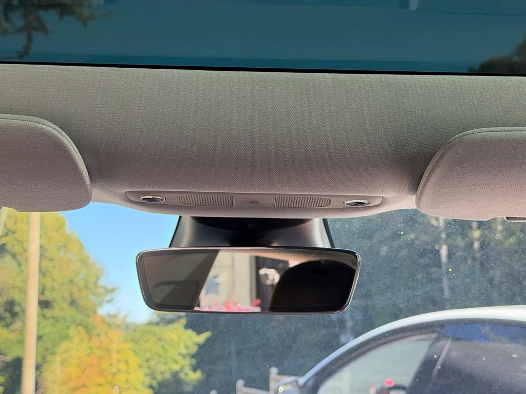 Tesla Model 3 photo 48