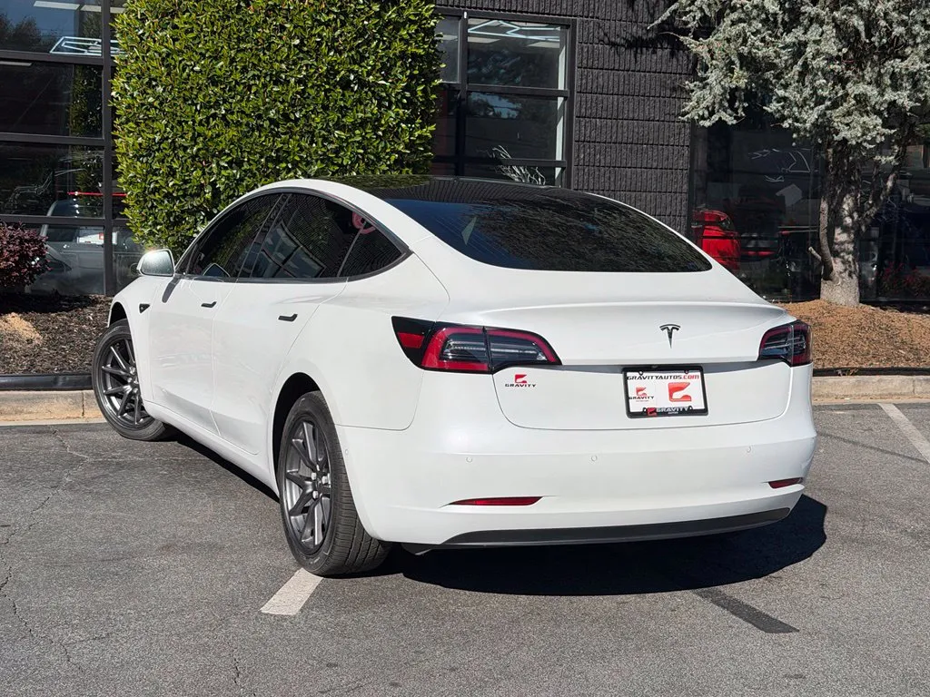 Tesla Model 3 photo 19