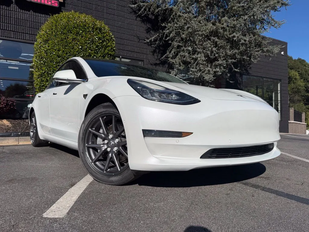 Tesla Model 3 photo 8