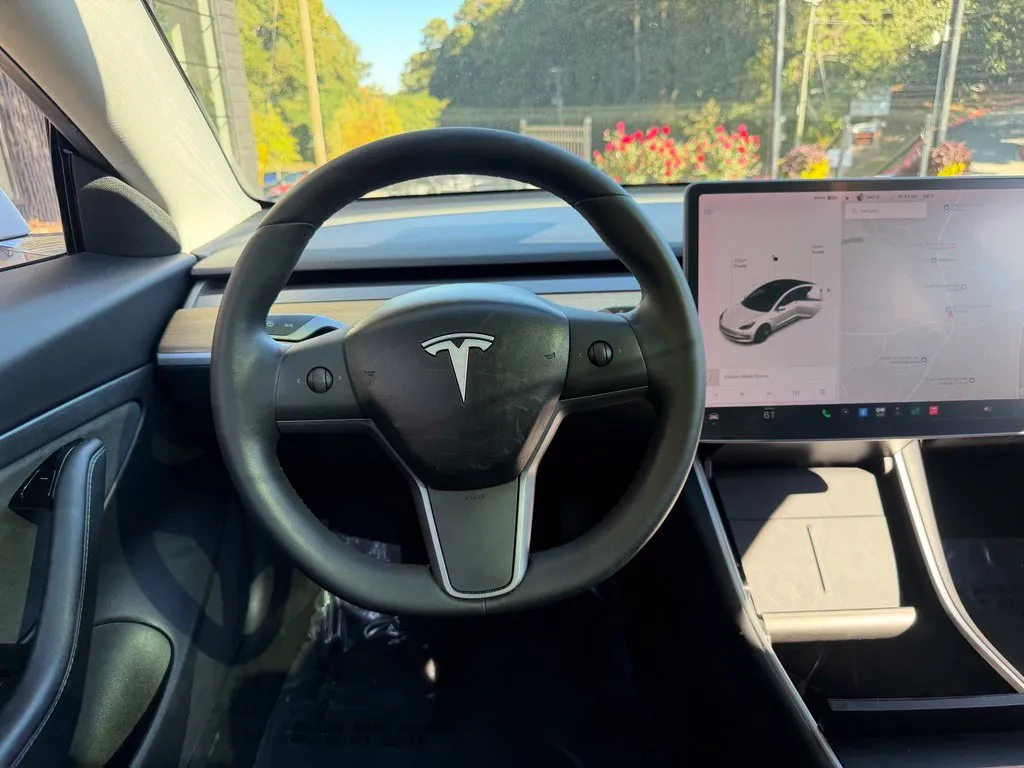 Tesla Model 3 photo 43