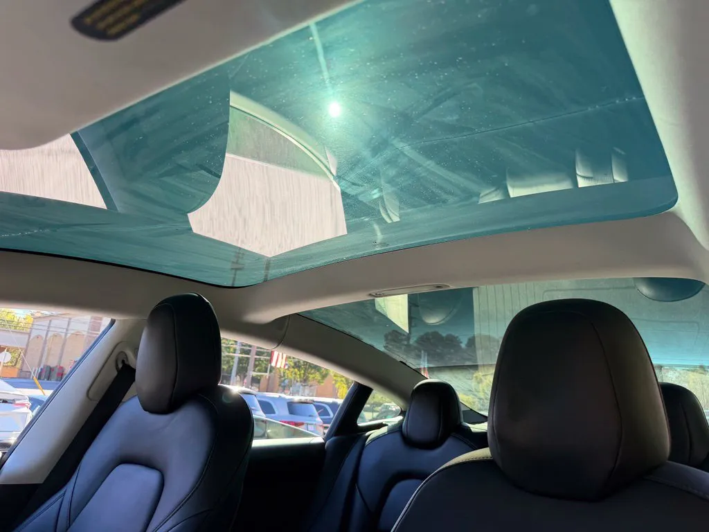 Tesla Model 3 photo 50