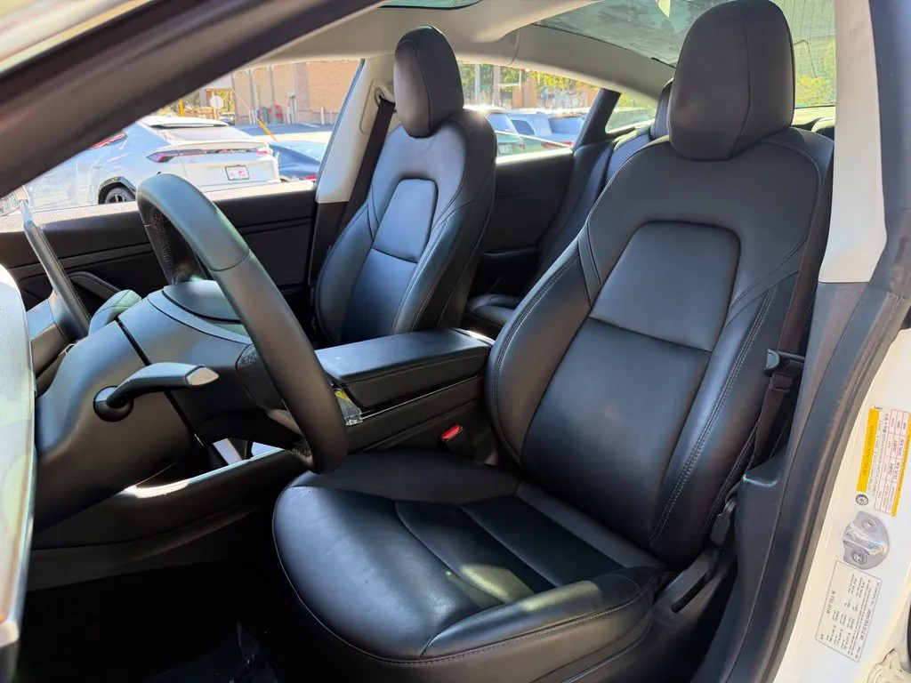 Tesla Model 3 photo 26