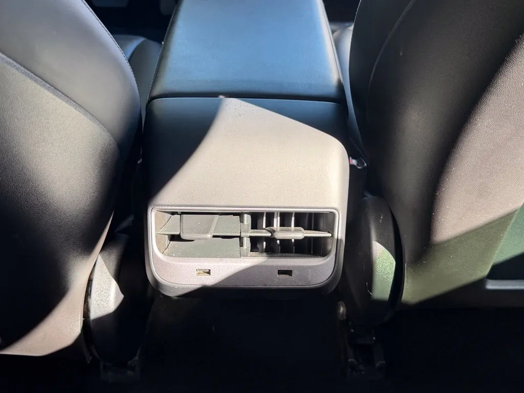 Tesla Model 3 photo 49