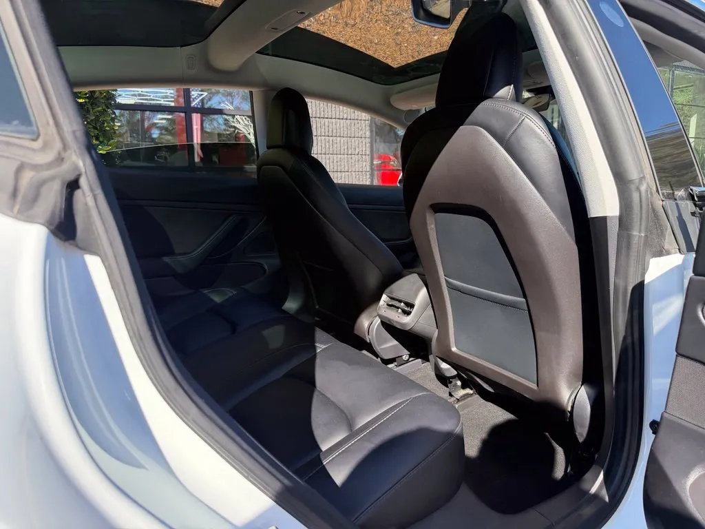 Tesla Model 3 photo 38