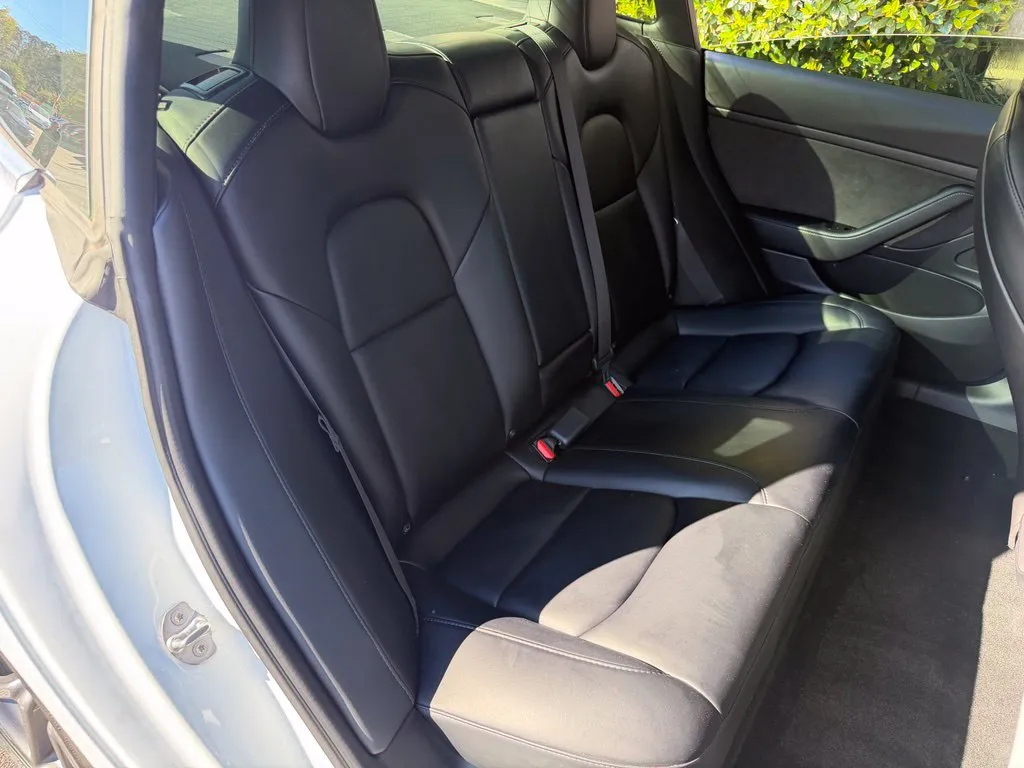 Tesla Model 3 photo 39