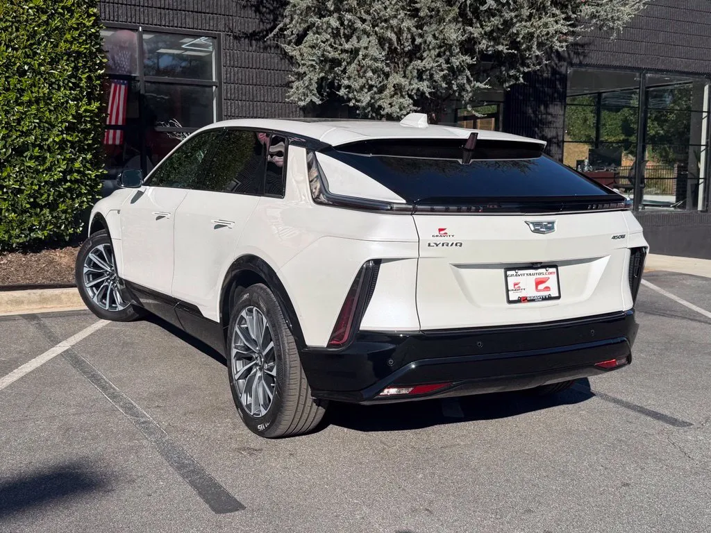 Cadillac Lyriq photo 19