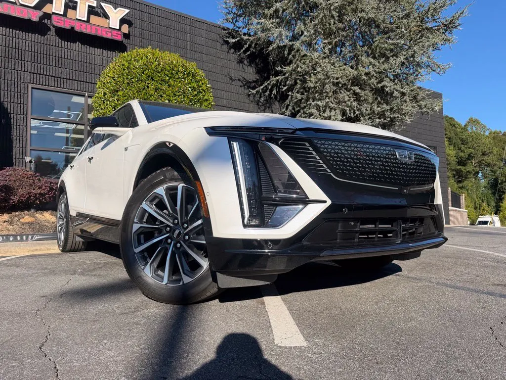Cadillac Lyriq photo 8