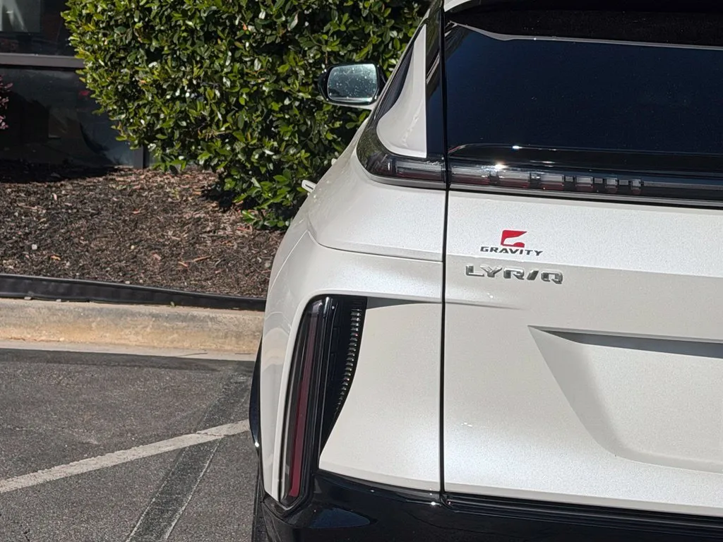 Cadillac Lyriq photo 15