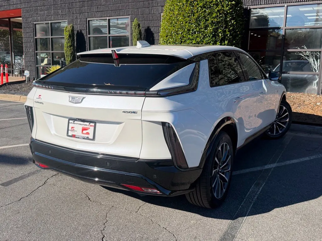 Cadillac Lyriq photo 12