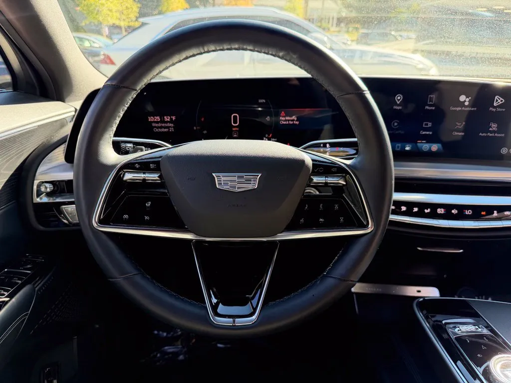 Cadillac Lyriq photo 39