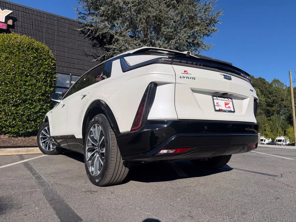 Cadillac Lyriq photo 20
