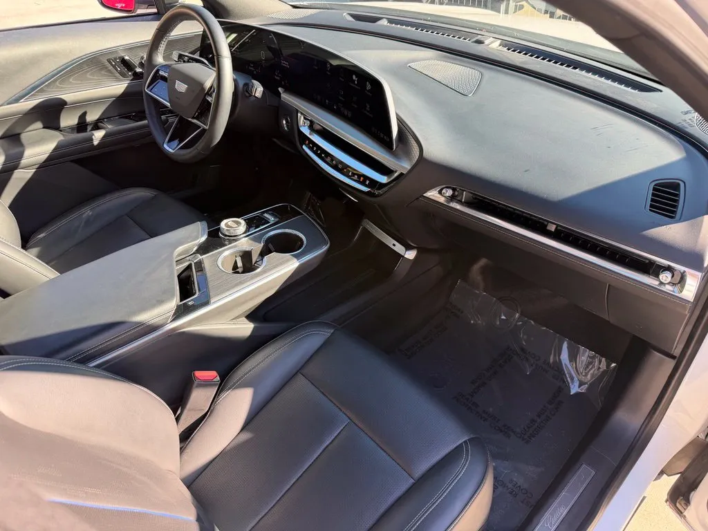 Cadillac Lyriq photo 29