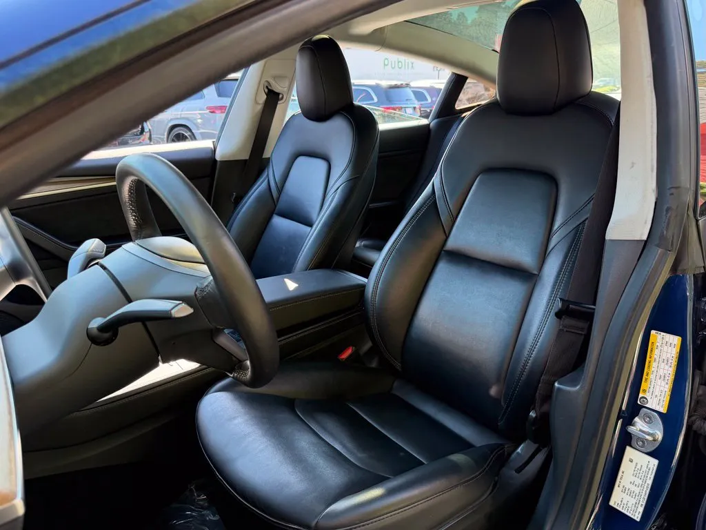 Tesla Model 3 photo 26
