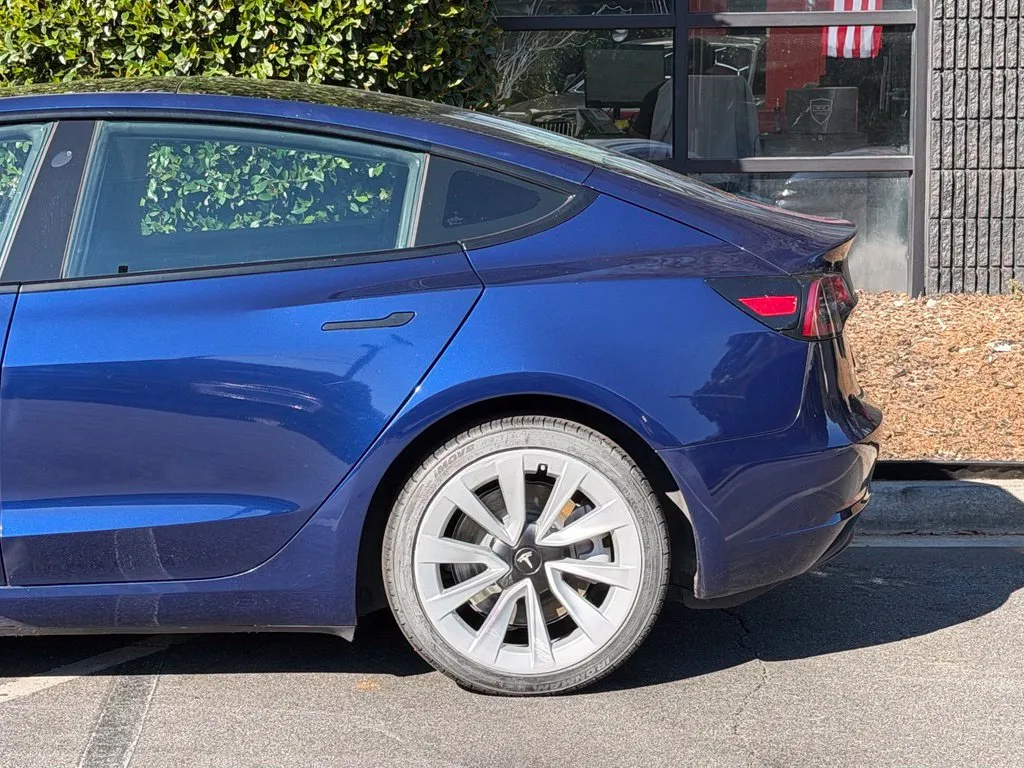 Tesla Model 3 photo 11