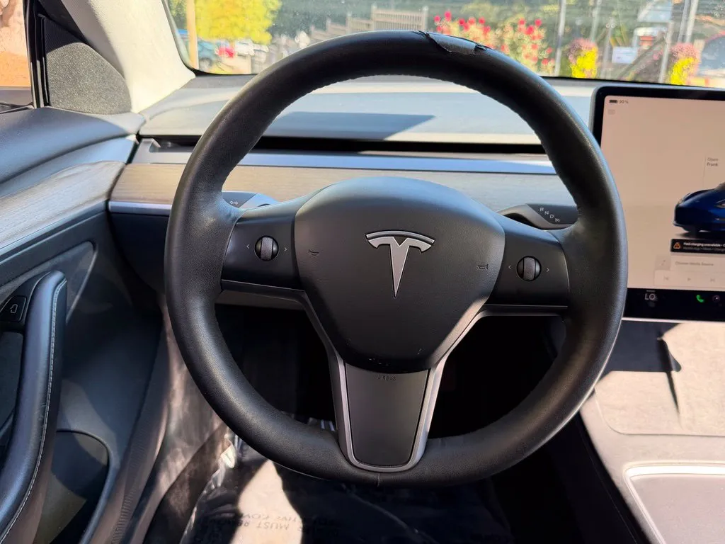 Tesla Model 3 photo 43