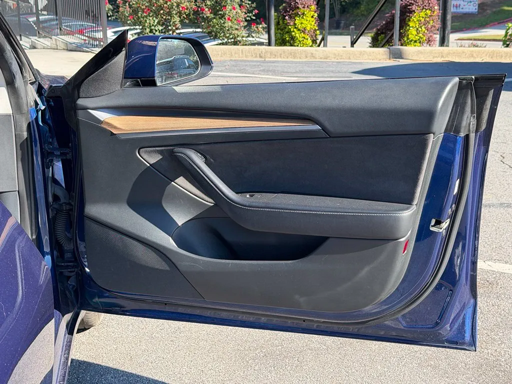 Tesla Model 3 photo 36