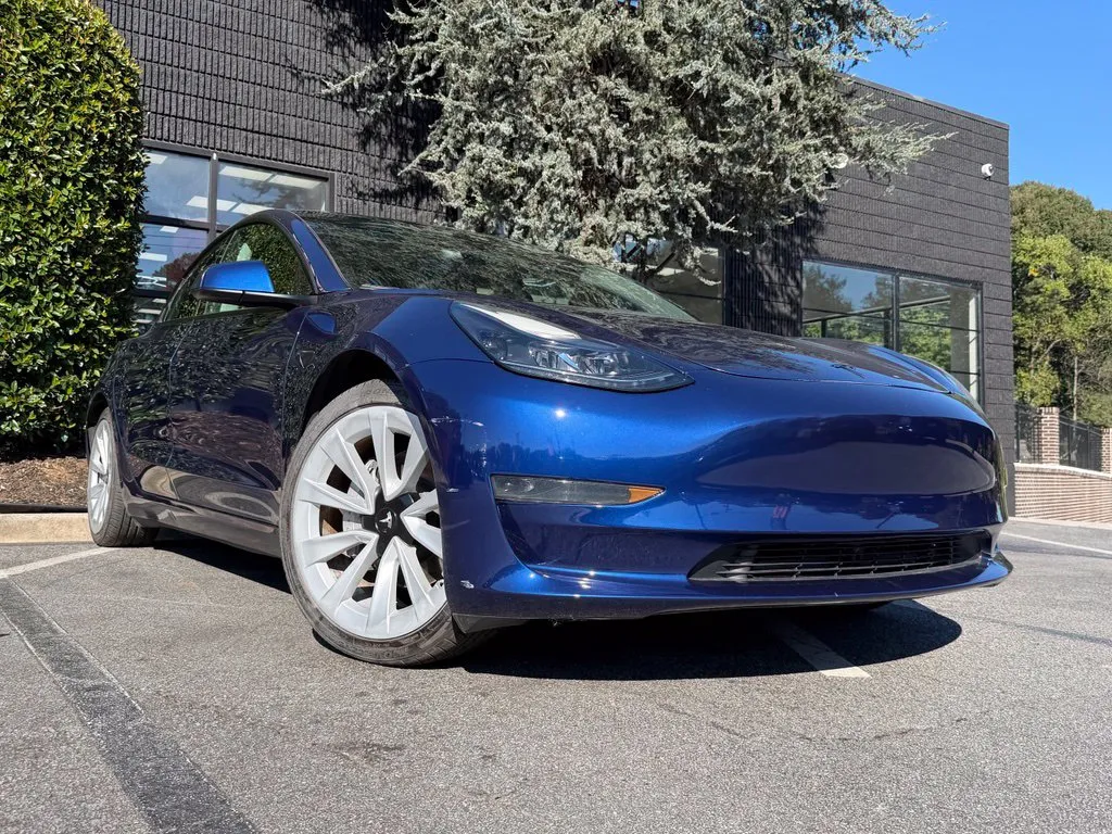 Tesla Model 3 photo 8