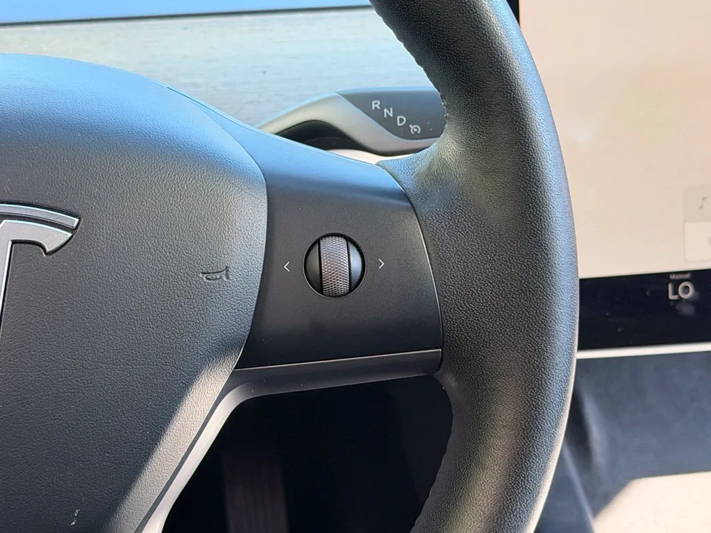 Tesla Model 3 photo 45