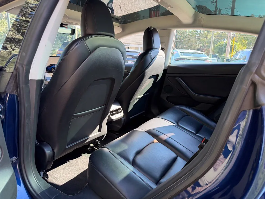 Tesla Model 3 photo 30