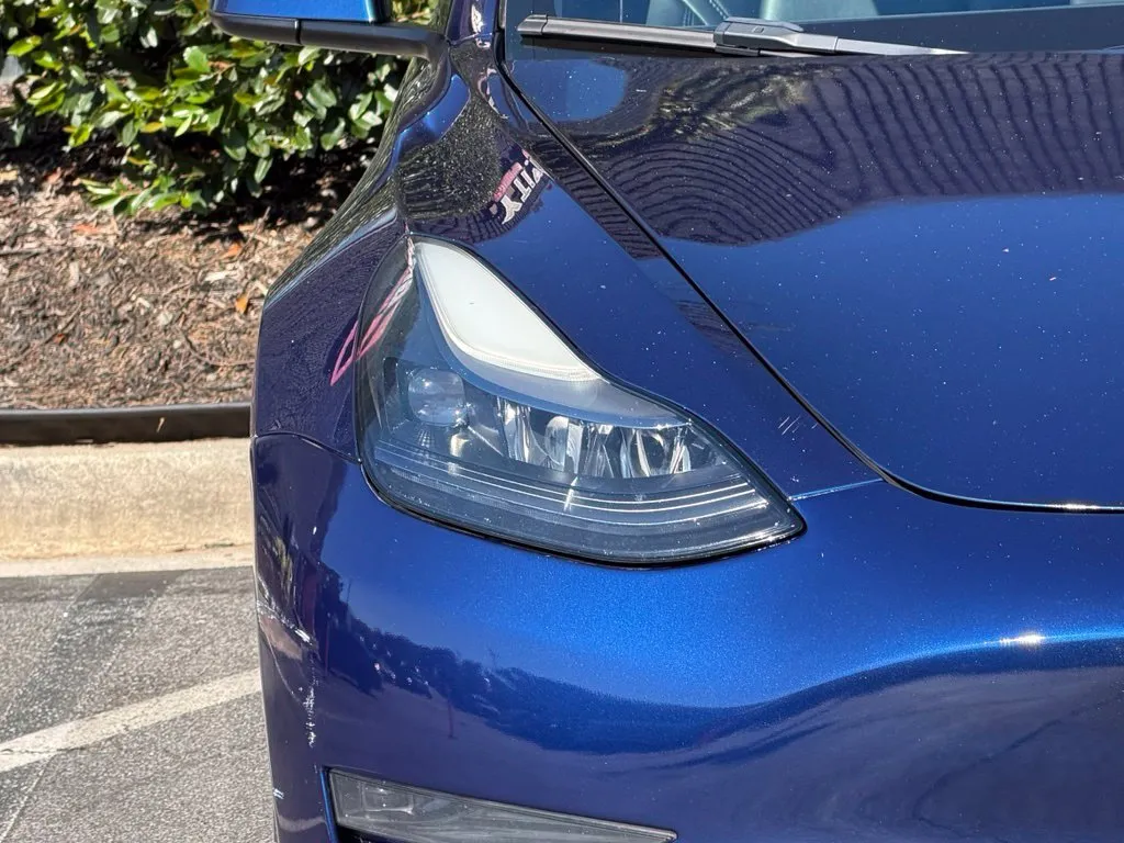 Tesla Model 3 photo 4