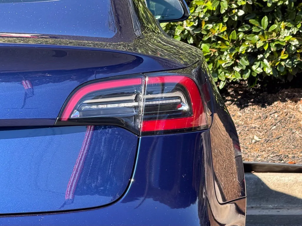 Tesla Model 3 photo 16