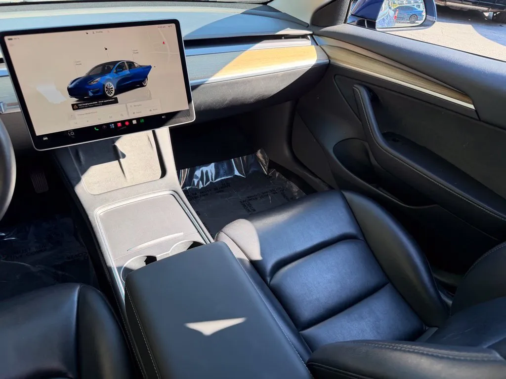 Tesla Model 3 photo 42