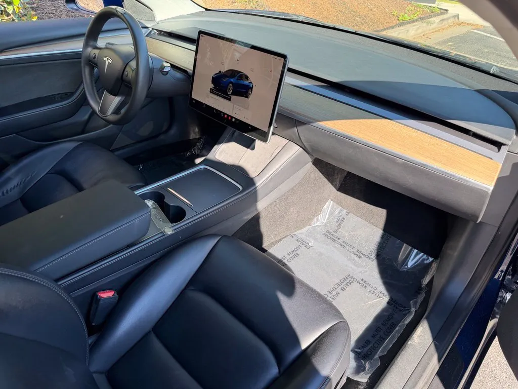 Tesla Model 3 photo 32