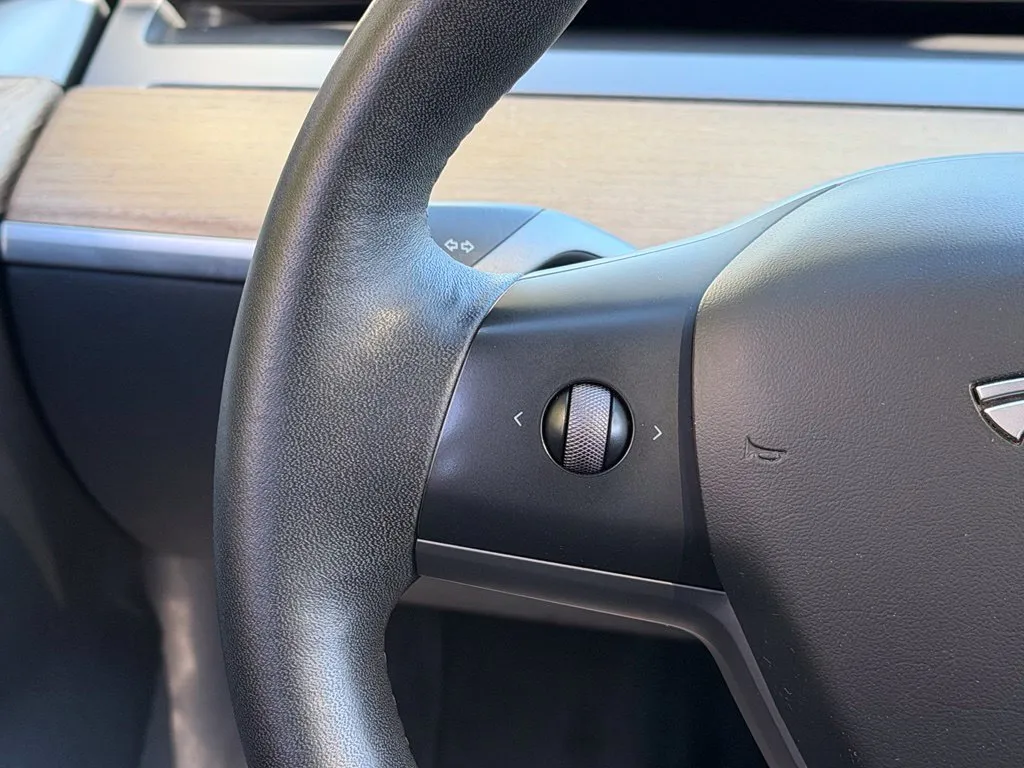 Tesla Model 3 photo 44