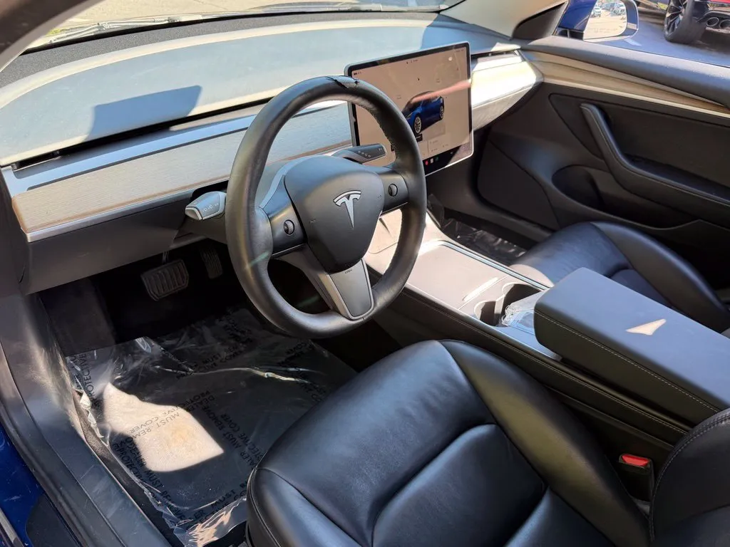 Tesla Model 3 photo 24