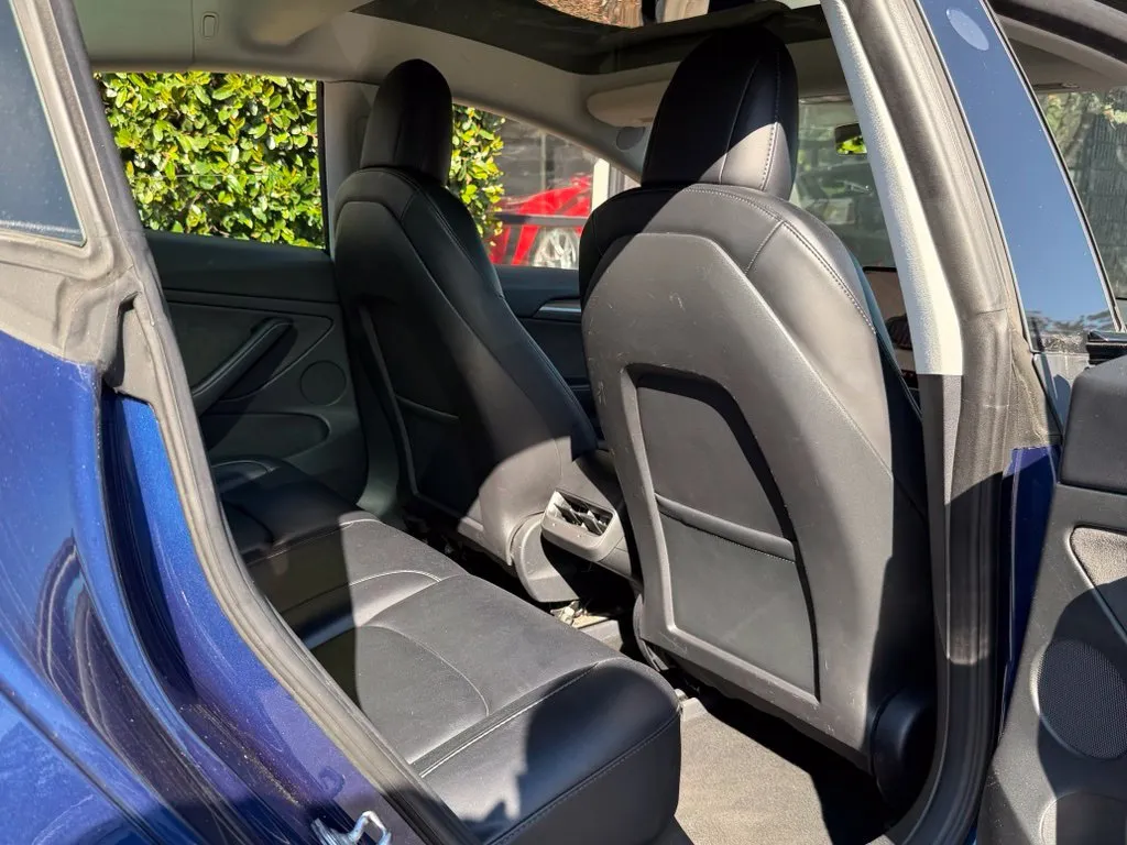 Tesla Model 3 photo 38