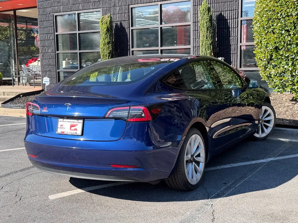 Tesla Model 3 photo 12
