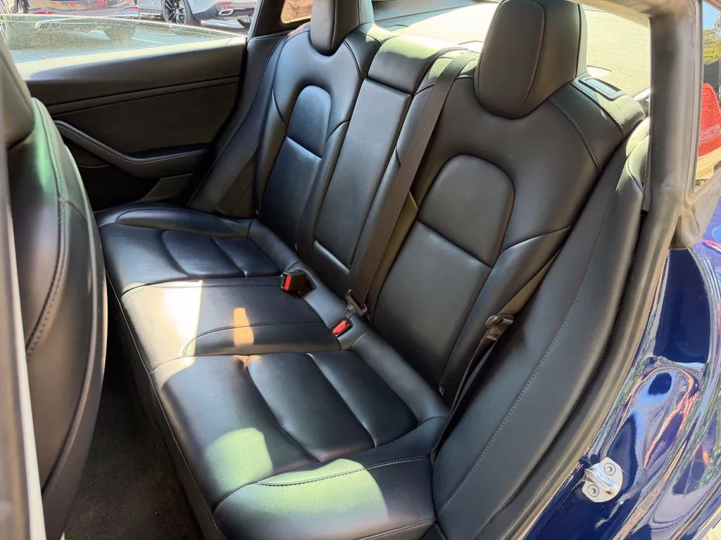 Tesla Model 3 photo 31