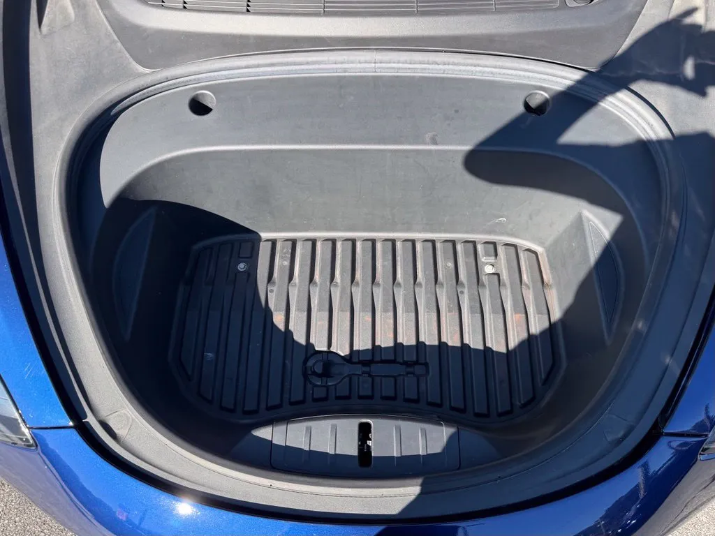 Tesla Model 3 photo 6
