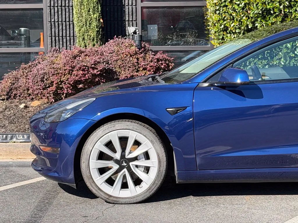 Tesla Model 3 photo 10