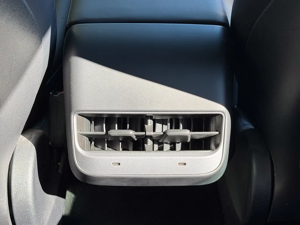 Tesla Model 3 photo 49