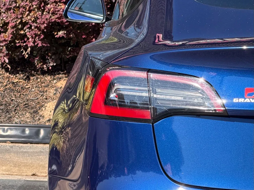 Tesla Model 3 photo 15