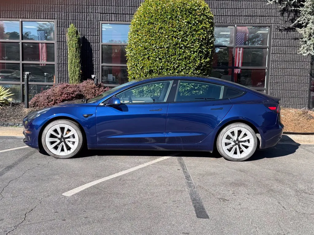Tesla Model 3 photo 9