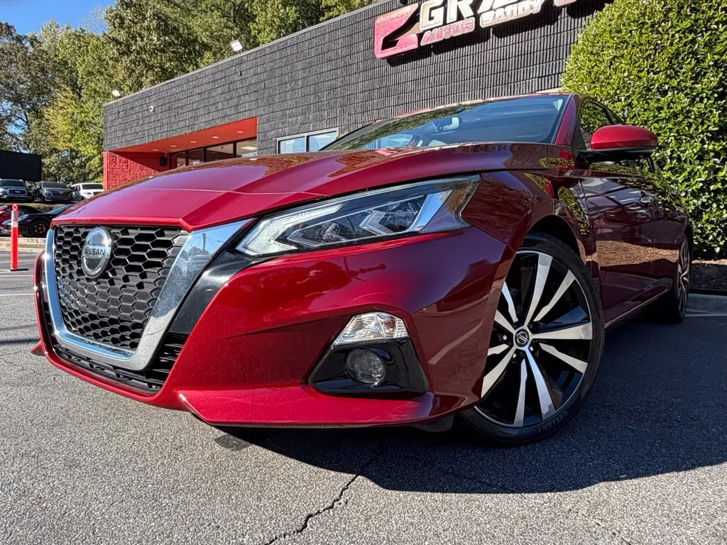 Nissan Altima photo 2