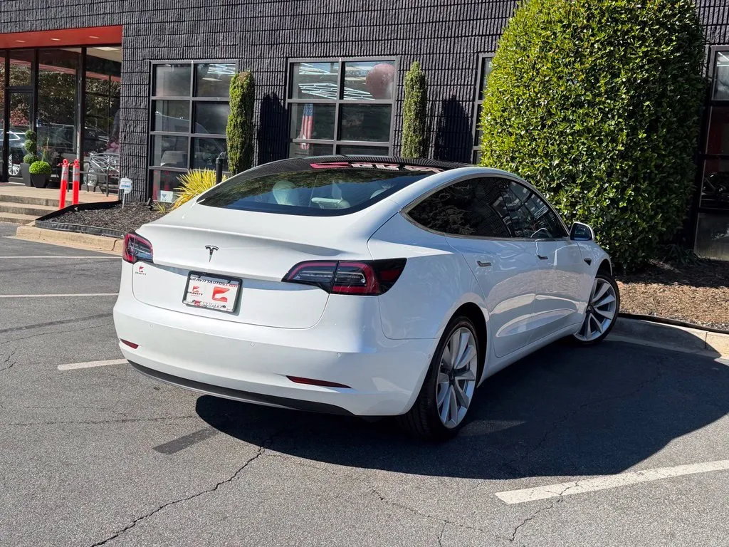 Tesla Model 3 photo 12