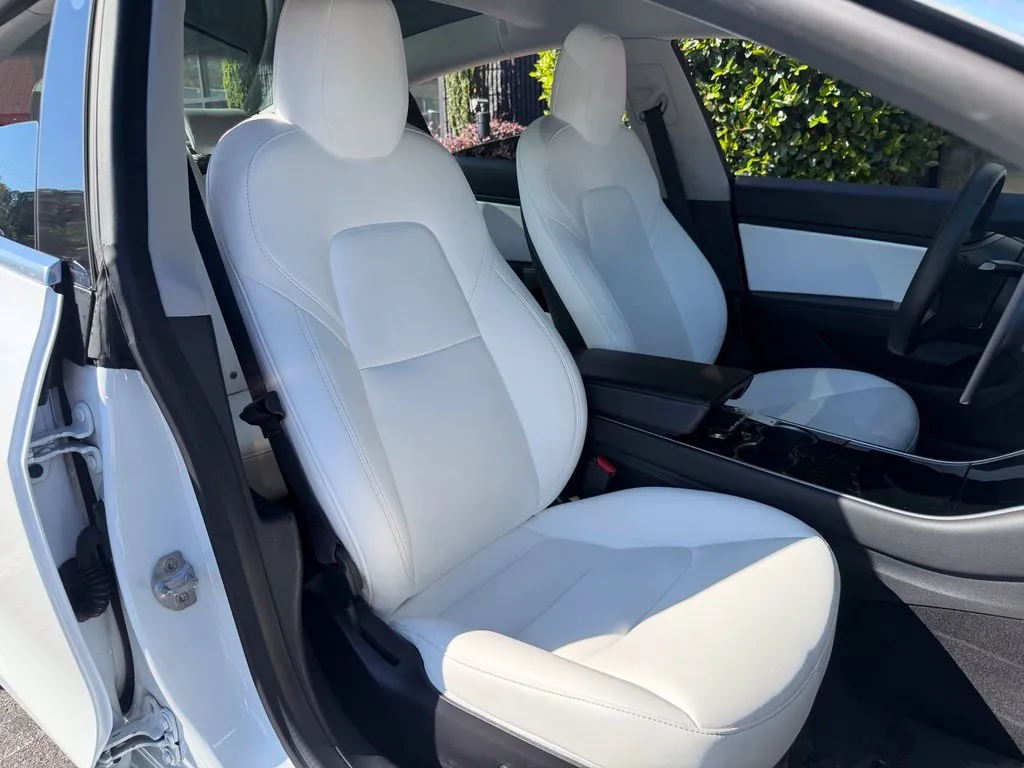 Tesla Model 3 photo 34
