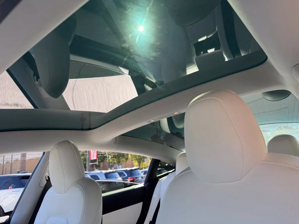 Tesla Model 3 photo 50