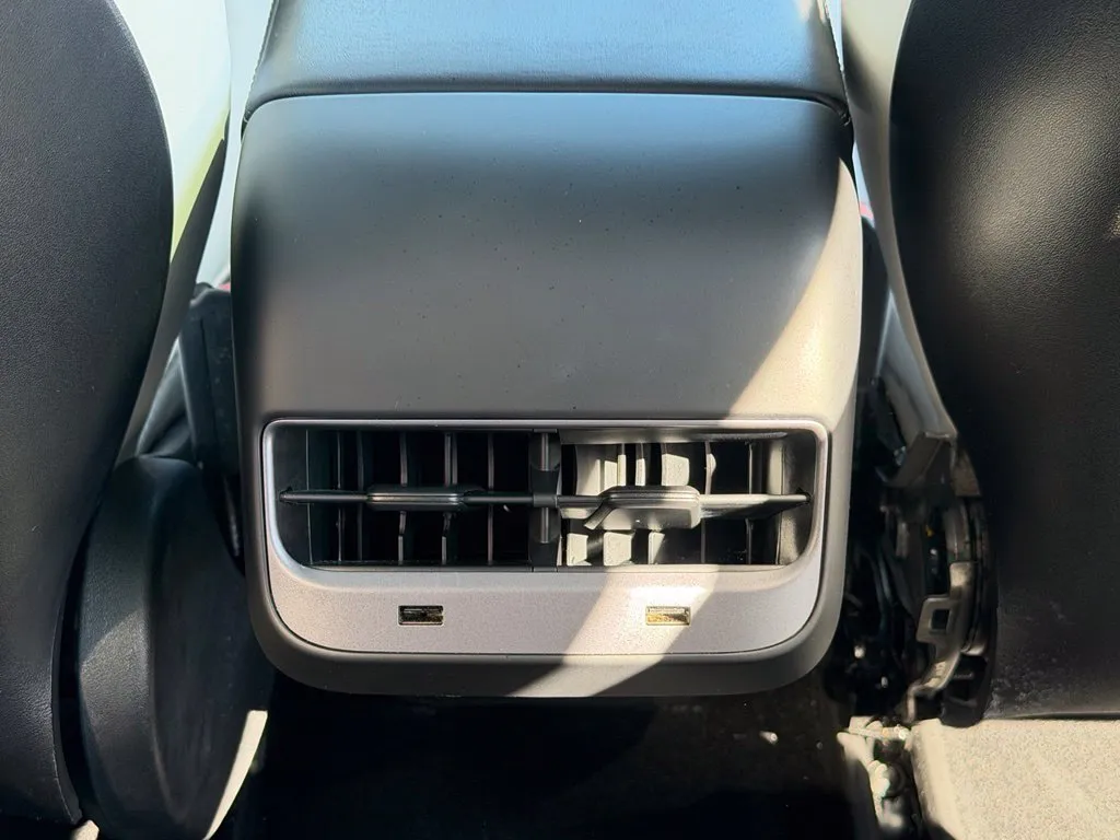 Tesla Model 3 photo 49